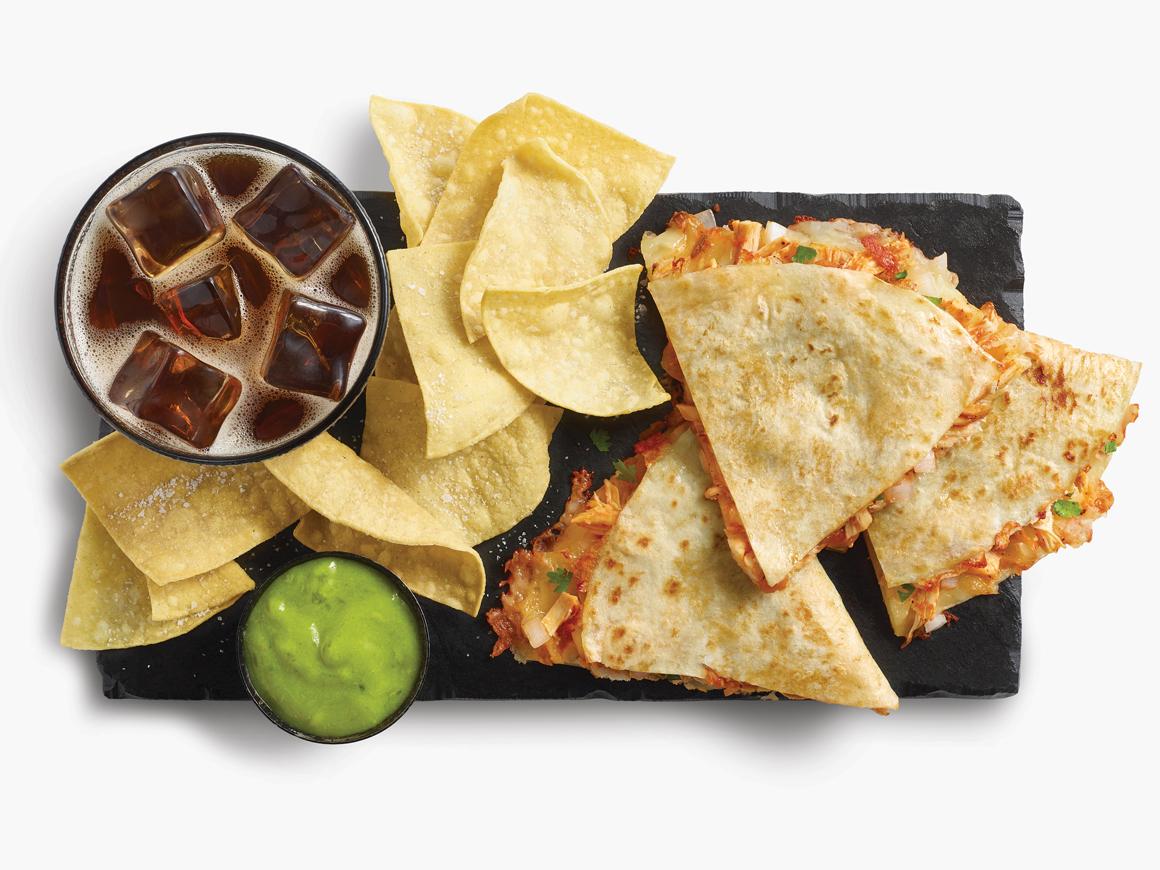 Chicken Nachos with cola